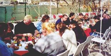 Mittagessen an den Buna-Quellen